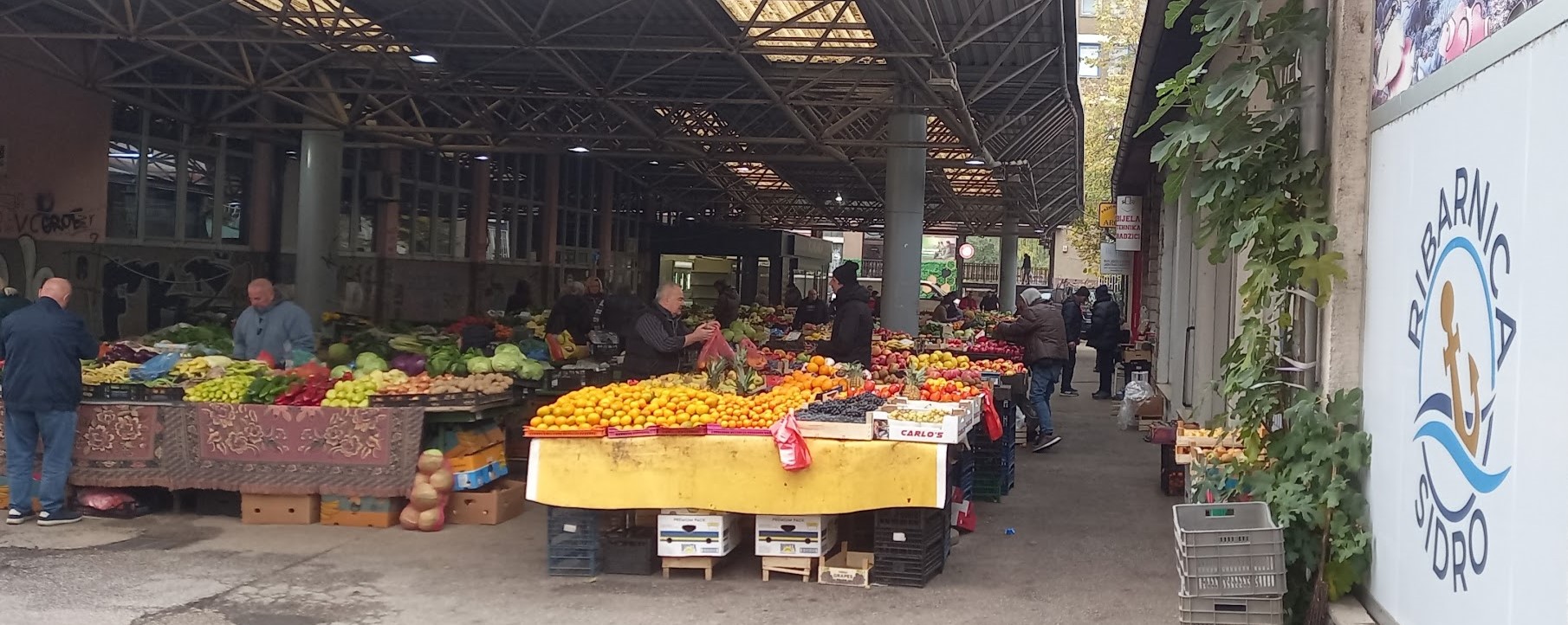 Pijaca na Grbavici,  barometar i semafor paprike